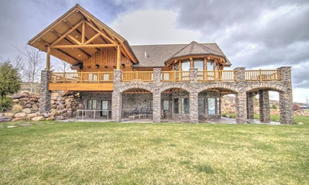 Fish Haven Cabin | Bear Lake Paradise: Sleeps 20 Guests!