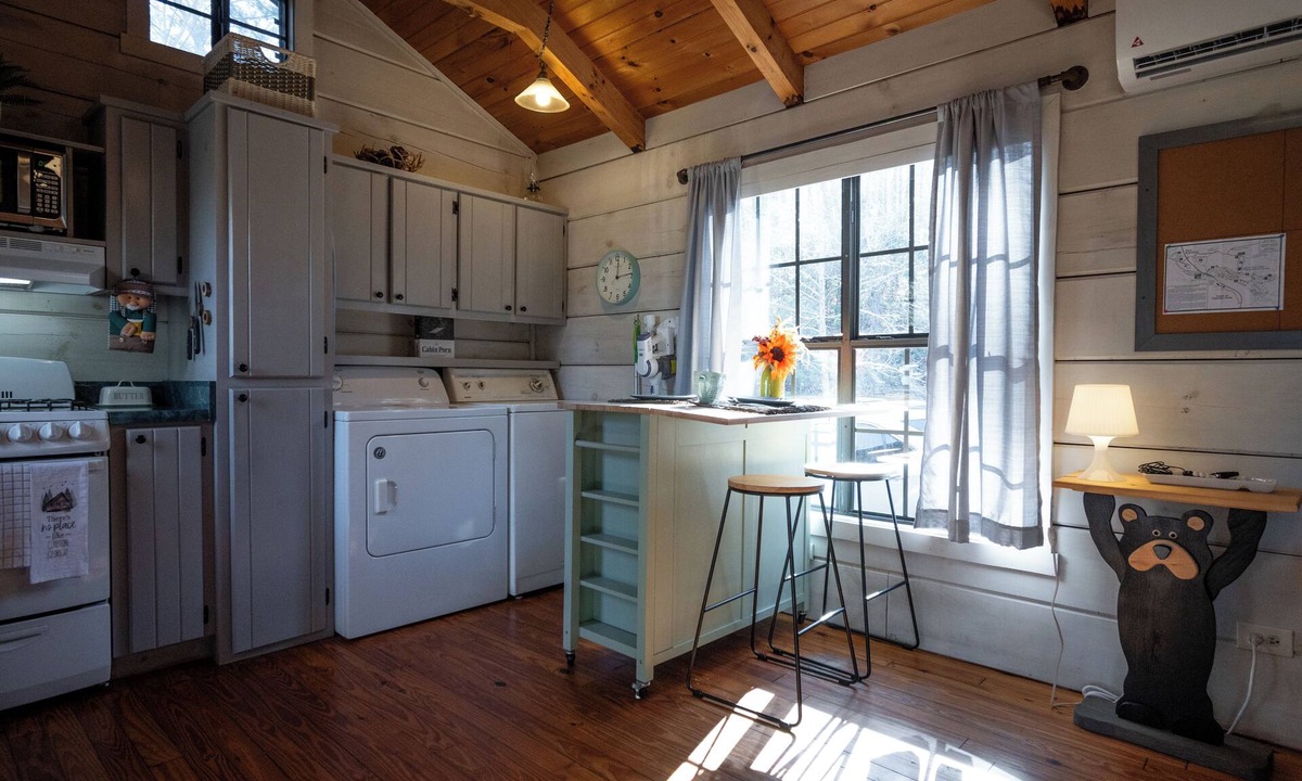 Clayton Cabin | Bear Necessities Cabin