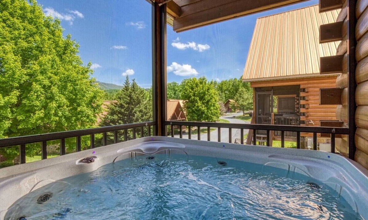 White Oak Lodge Cabin | Bear Necessities-Cozy 2BR Cabin Gatlinburg-Hot Tub
