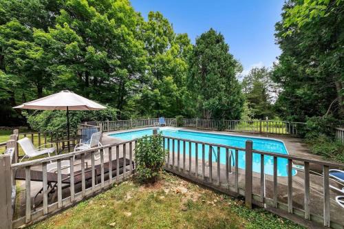 Sunderland House | Bear Pass - Mountain View home