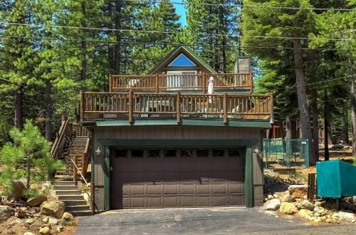 North Upper Truckee House | Bear Pause 4BR - Large Deck & Balcony