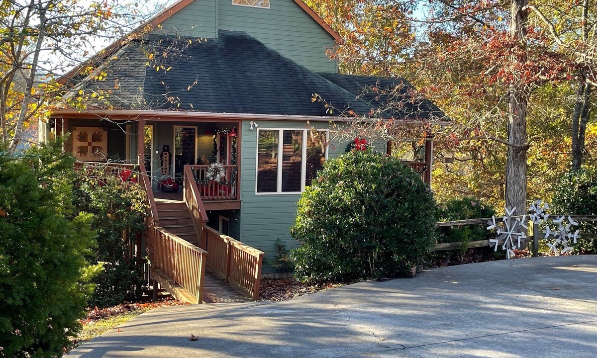 Pigeon Forge Ski Chalet | Bear Pause, a perfect family vacation home, minutes from attractions!