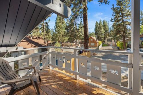 Big Bear Ski Chalet | Bear Pause Retreat - Great Location in Big Bear