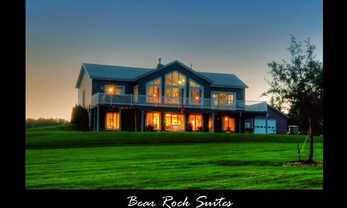 Colebrook Hotel | Bear Rock Suites