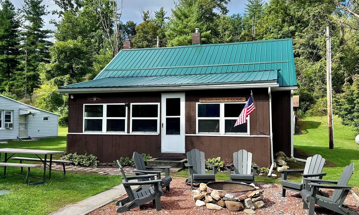 Slate Run House | Bear Run Lodge-Creek front, steps away from everything! Newly updated flooring.
