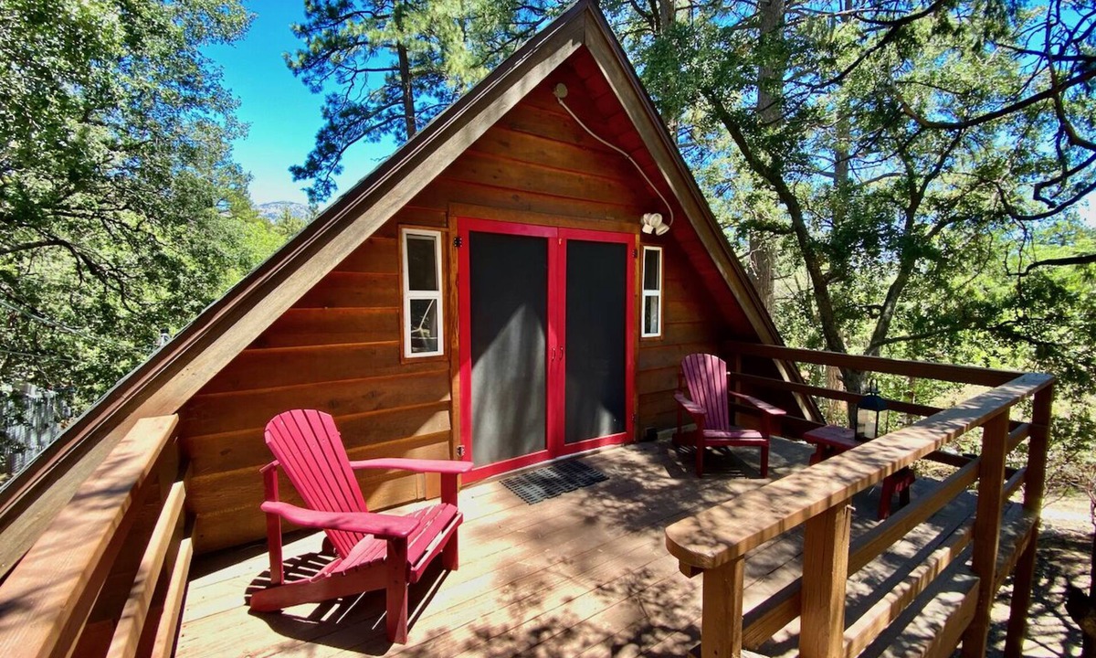 Pine Cove Cabin | Bear's Den Spacious, New Hot Tub NEW LISTING