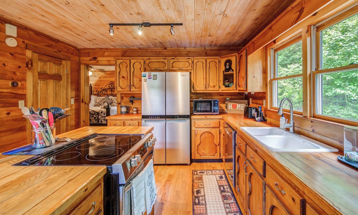 Foxfire Estates Cabin | Bear Track Falls Retreat Mtn. Getaway!