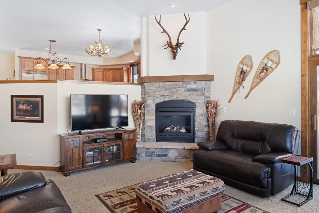 Bear Crossing House | Bear Trail 865