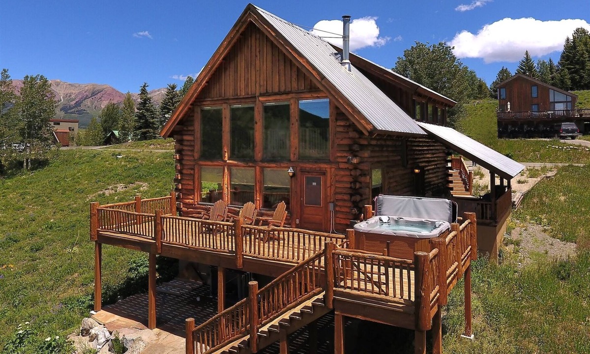 Mount Crested Butte House | Bear Vista/Ideal Log Home with Endless Views! 5 Bedroom With Hot Tub!
