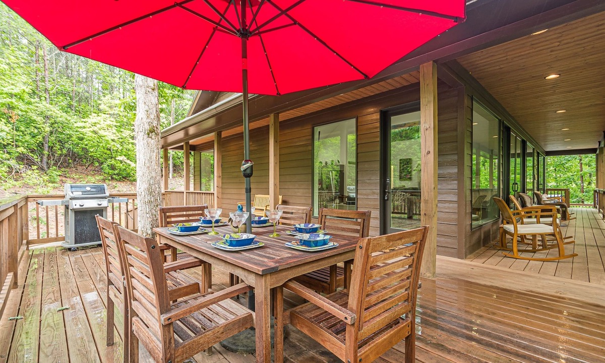 Sautee Nacoochee Cabin | Bearadise Bungalow | Luxurious Canopy Retreat | Hot Tub | Fire Pit | Pool Table
