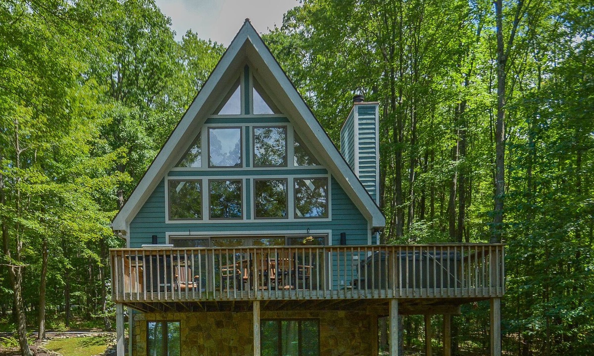 Oakland House | Bearadise | Lake Access Home + Large Yard