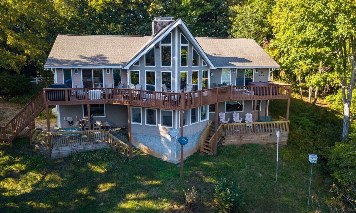 Blairsville House | Bearadise Ridge-Fireplace-Fire pit-Amazing View