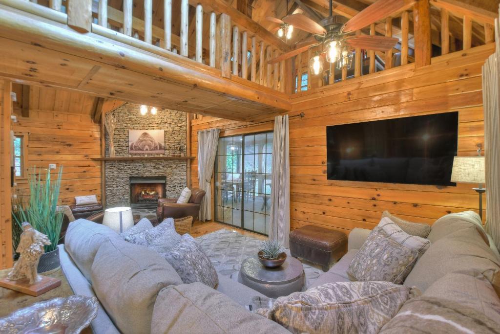 Blue Ridge House | Bearfoot Bend Cabin in Blue Ridge