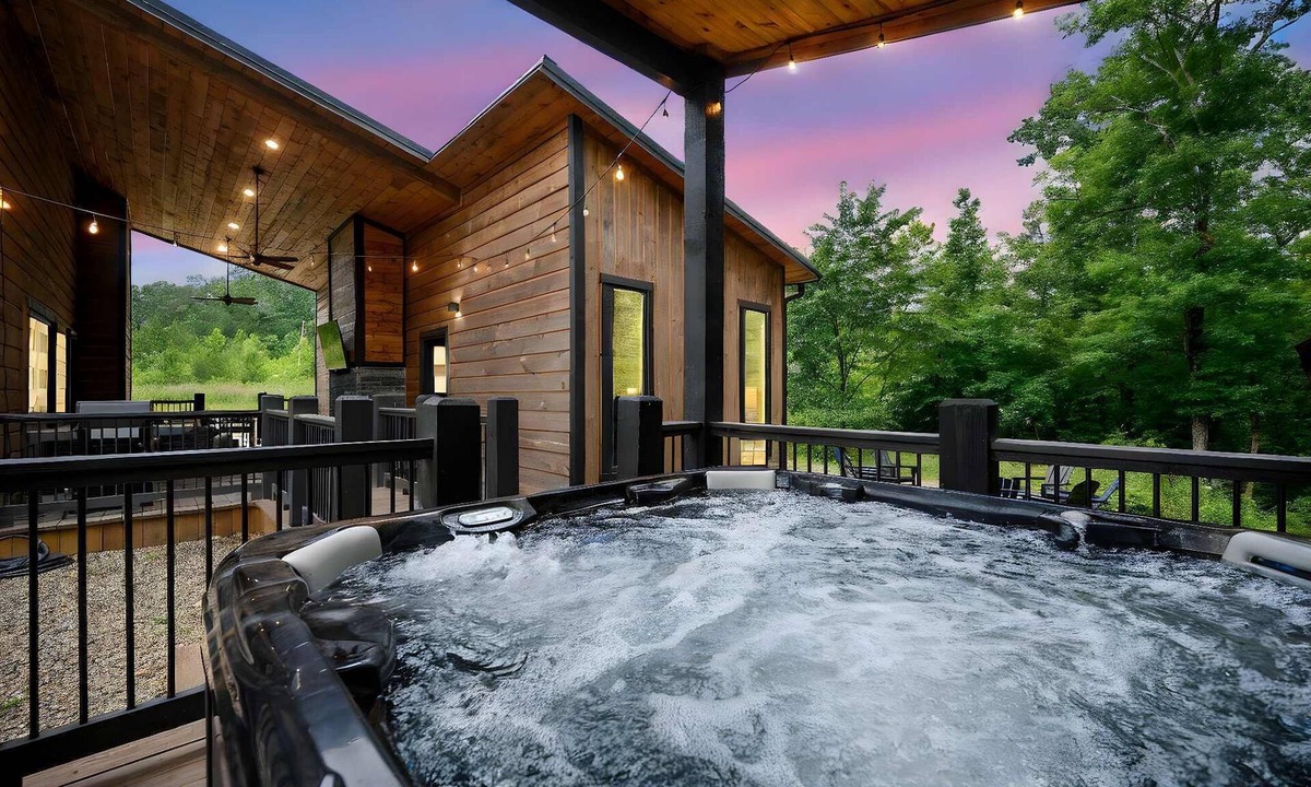 Broken Bow Cabin | Bearly Creekin' Stay for 14!