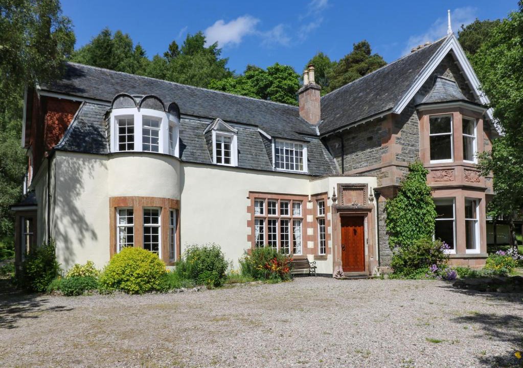 Glen Urquhart House | Bearnock Lodge