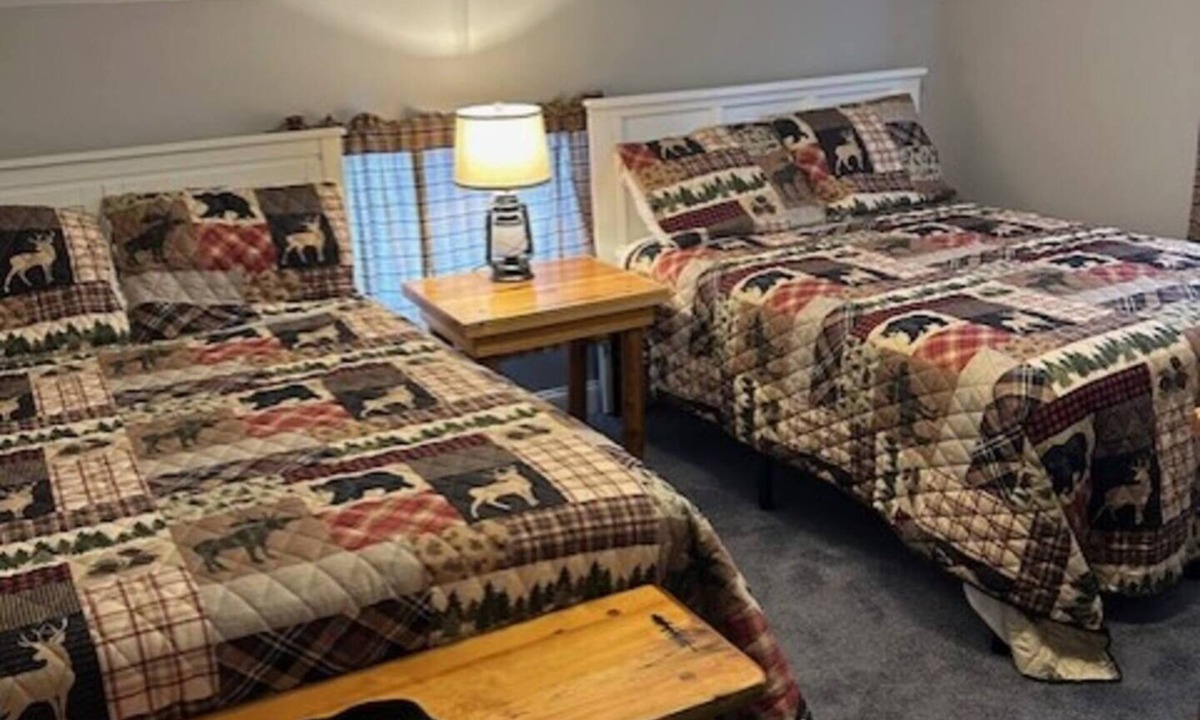 Rockwood Bed & Breakfast | Bears Den Lodge B & B #2