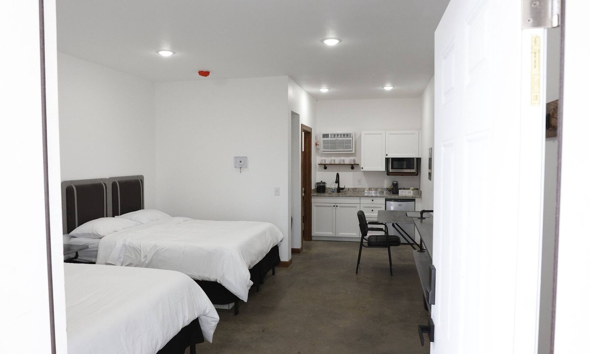 Bruno Hotel | Bears Den Motel