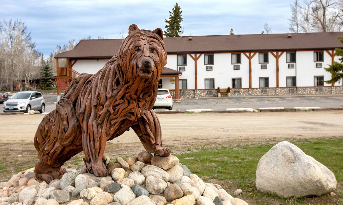 Red Lodge Hotel | Beartooth Hideaway Inn and Cabins
