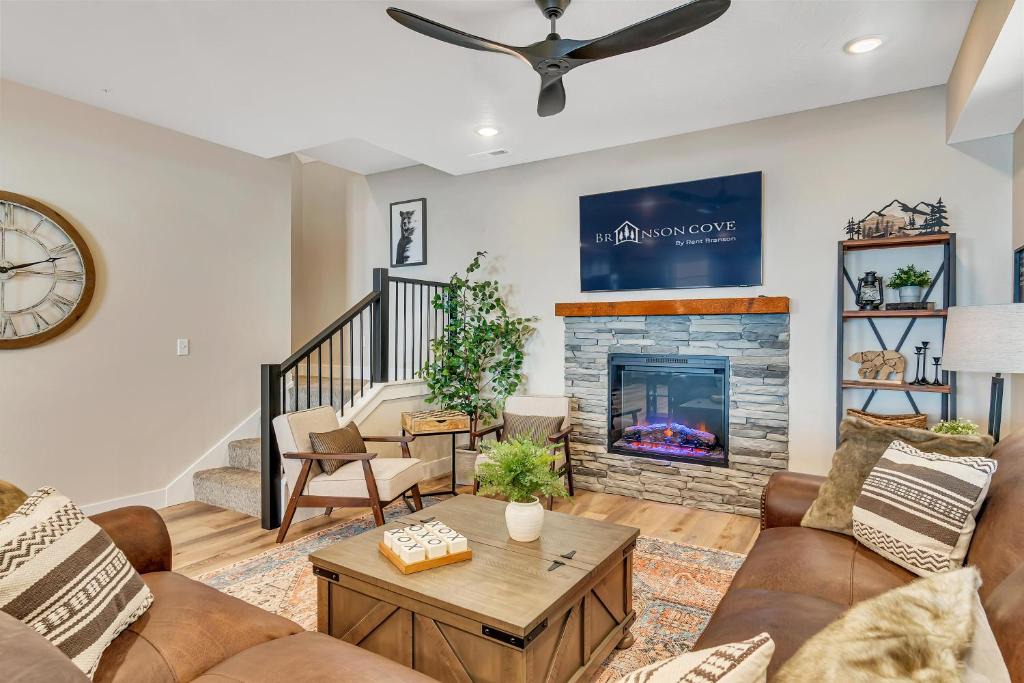 Hollister House | Beary Cozy Cabin