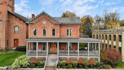 Catskill House | Beatrice by AvantStay