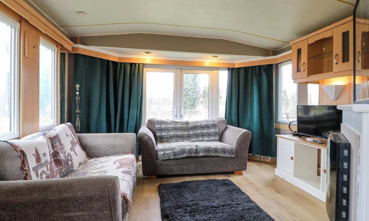 Spalding Cottage | BEATRICE'S STATIC CARAVAN, pet friendly in Spalding