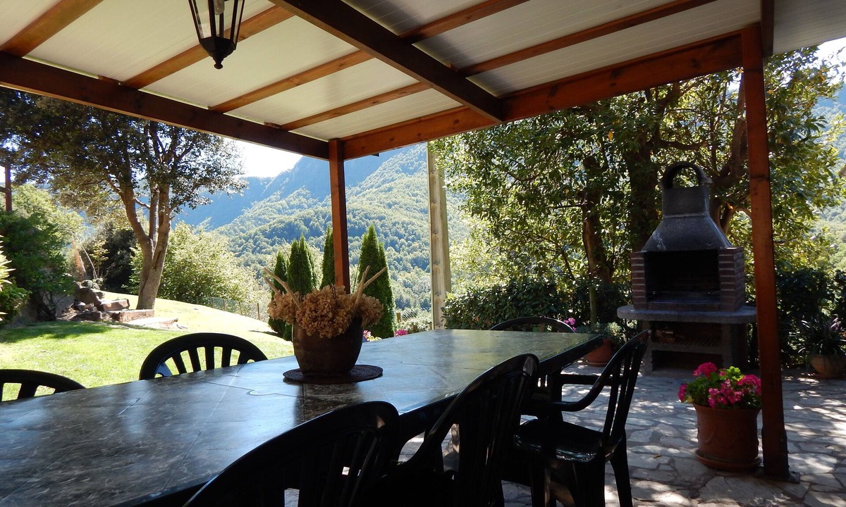 La Vall d'en Bas Villa | Beautifully Situated Villa with Private Pool - Perfect for Hiking