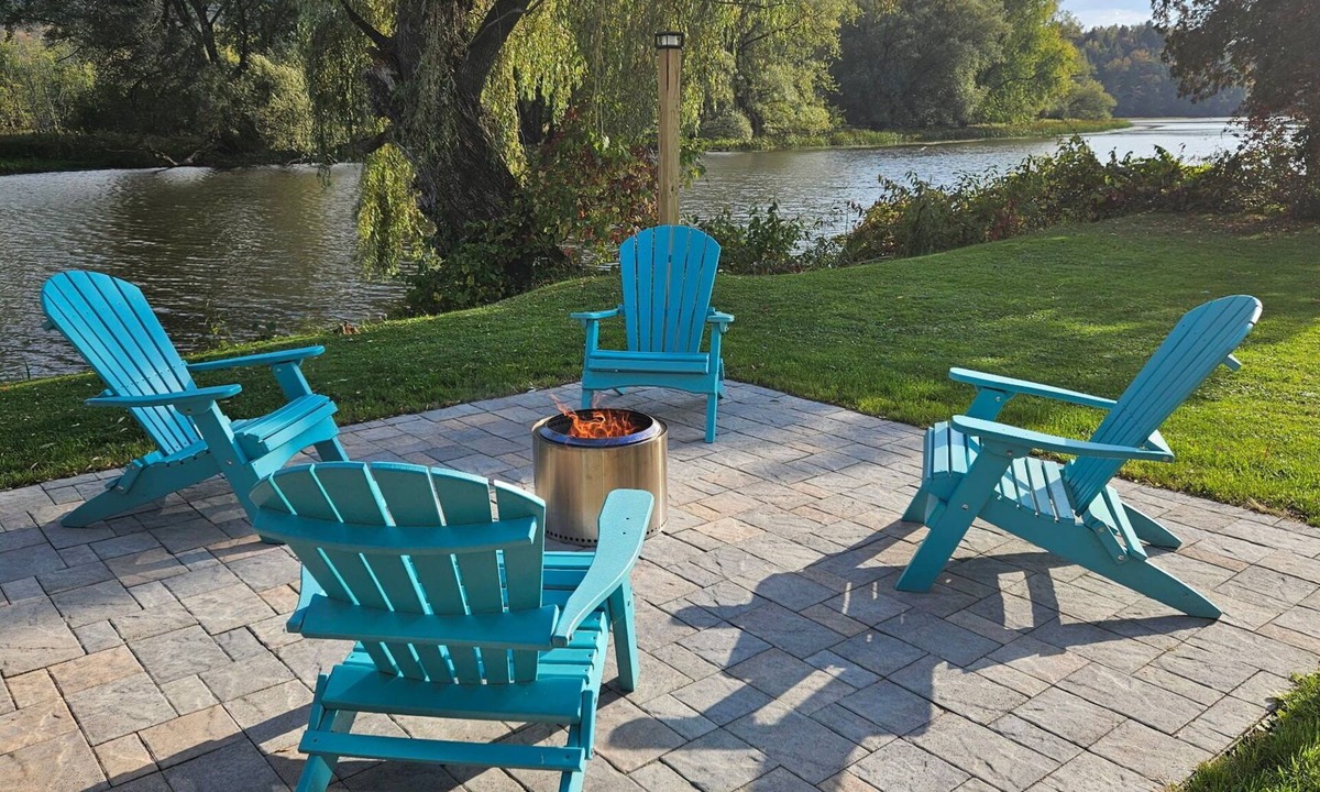 Milford House | Beau Rivage Waterfront, kayak, SUP, great fishing, swimming, fire pit, updated