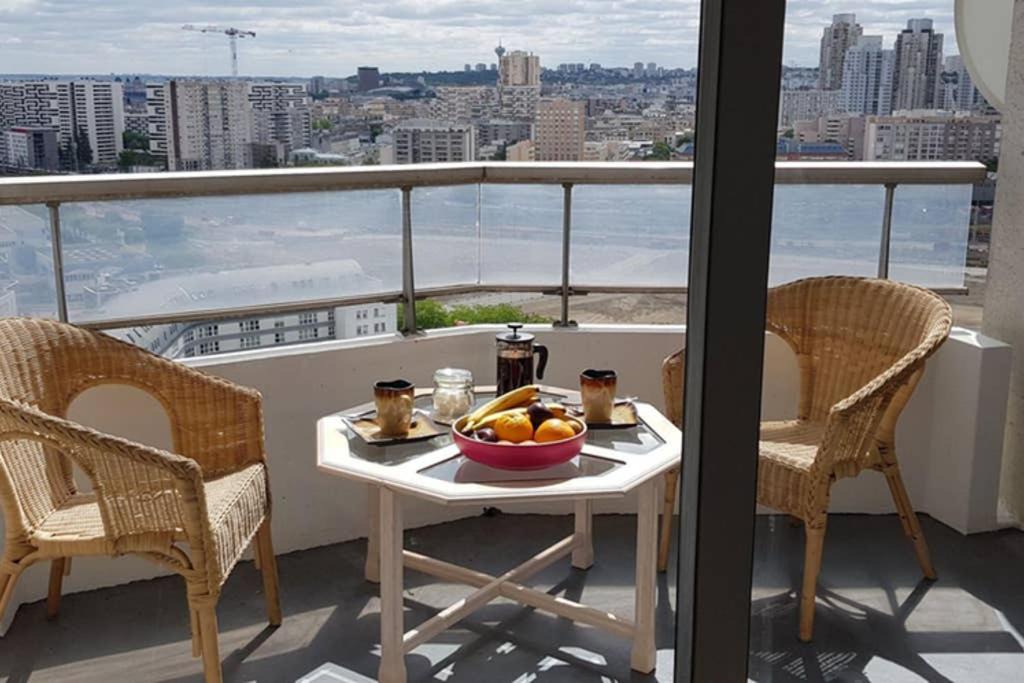Quartier de la Chapelle Apartment | Beau studio rénové 30m2 balcon vue Paris+parking