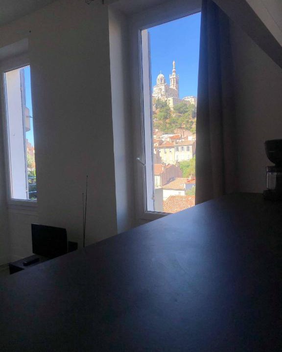 Vauban Apartment | Beau T1 à Vauban, Vue Notre Dame, prox Vieux port