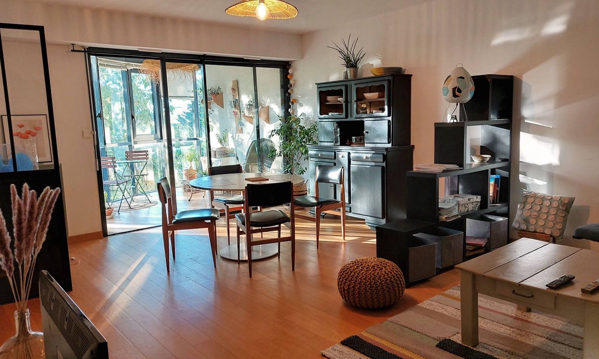 Challans Apartment | Beau T3 Calme 2 Chambres/loggia vue Jardin/20 mn des Plages/challans Centre