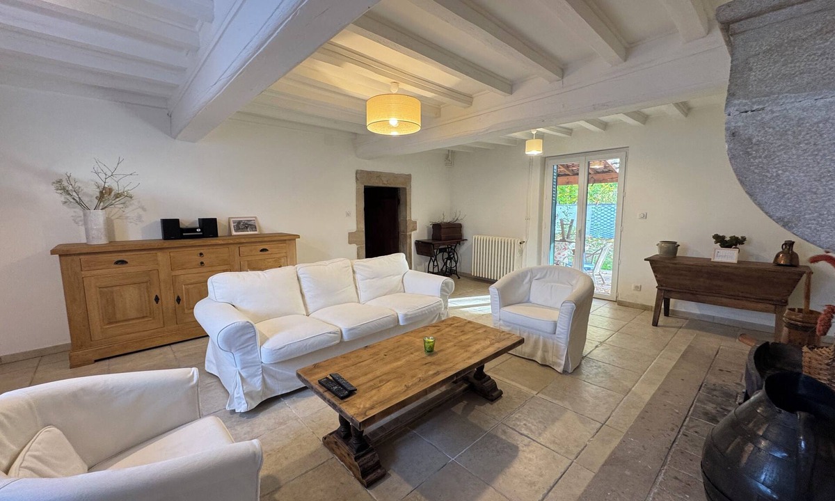 La Chapelle-de-Guinchay House | Beaujolais getaway