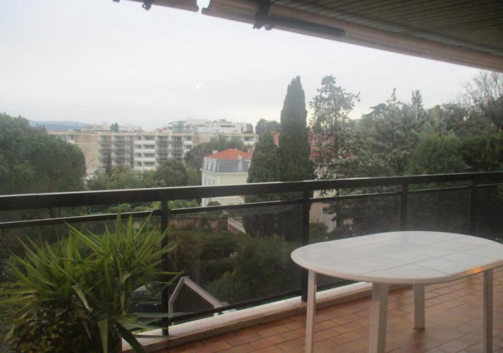 California - Pezou Apartment | Beausejour One Bedroom Apartment