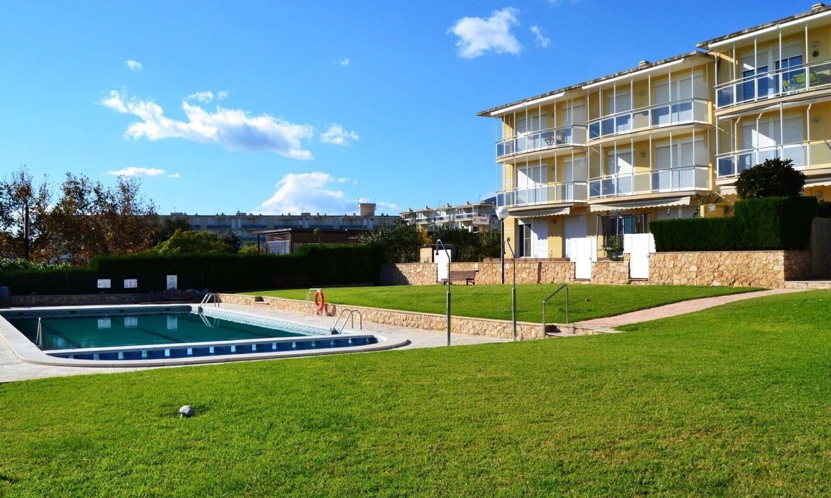 Sant Carles de la Rapita Apartment | Beautiful apartment for 6 guests with pool, TV and balcony