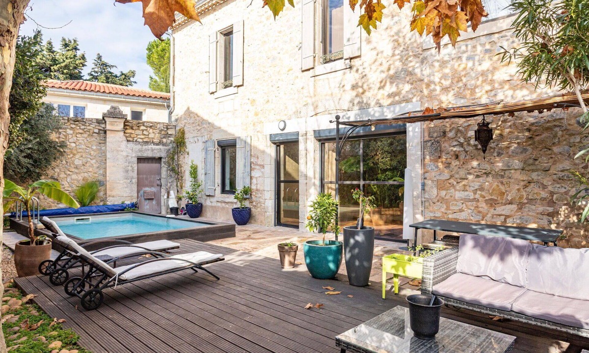 Jonquieres-Saint-Vincent House | Beautiful private villa for 8 people with WIFI, private pool, TV, terrace and pets allowed