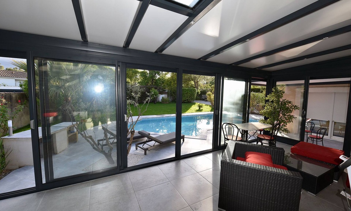 Saint-Clement-de-Riviere Villa | Beautiful architect-designed villa 200 m 2 with swimming pool