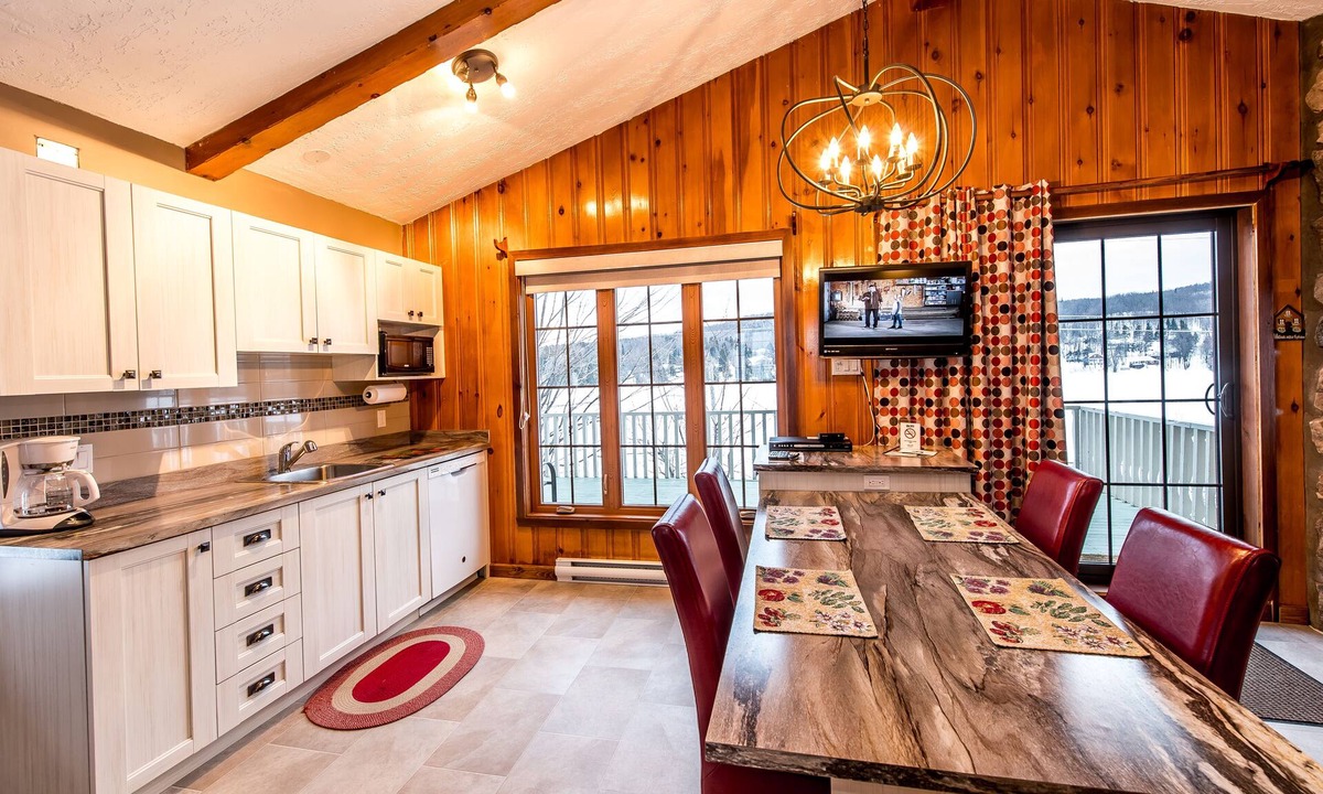 Sainte-Agathe-des-Monts Ski Chalet | Beautiful cottage for 4 people