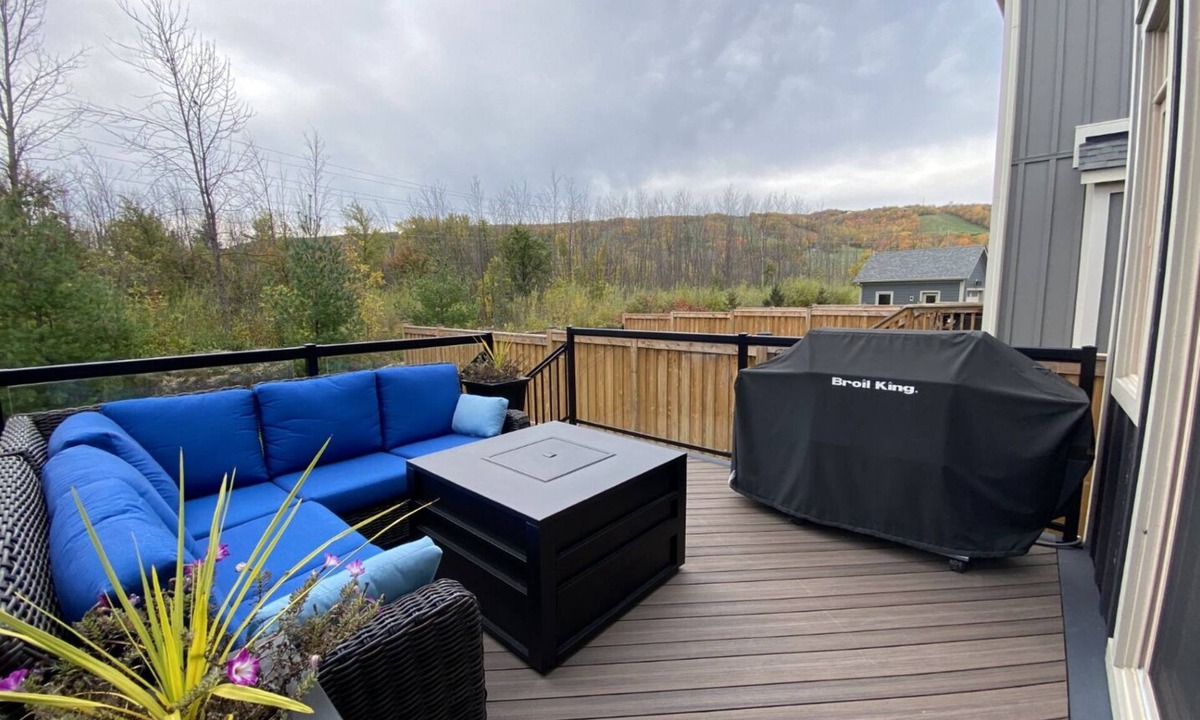 Glen Huron House | Beautiful home in Windfall, Blue Mountain. Walk to village, hot tub and pool!