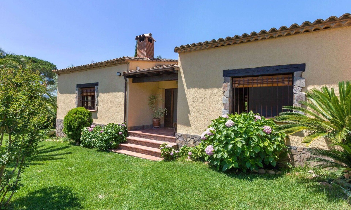 Santa Cristina de Aro House | Beautiful private villa for 6 people with private pool, WIFI, balcony and panoramic view