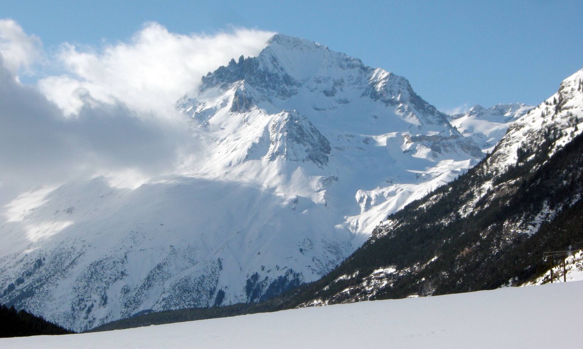 Val Cenis Apartment | Beautiful apartment for 5 people at the foot of the village center piste (ref J1)