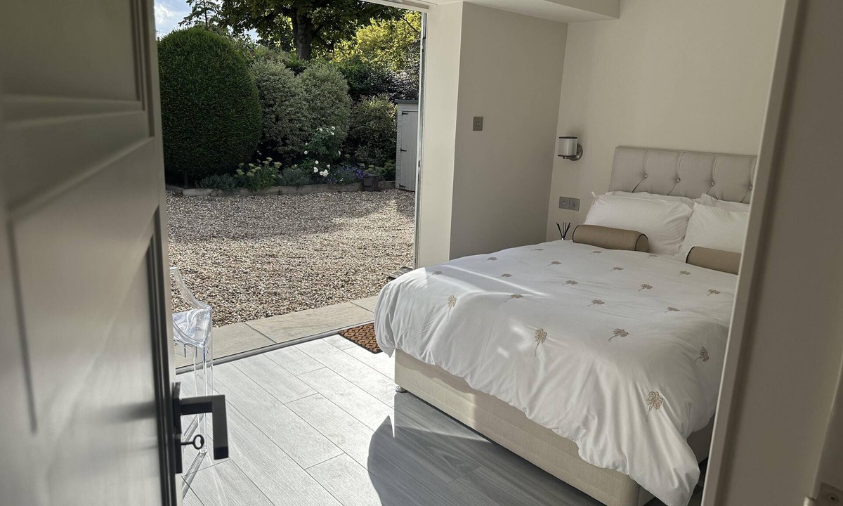 Bourne End Apartment | Beautiful 1-bed Studio in Bourne end