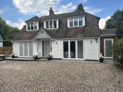 Bourne End Apartment | Beautiful 1-Bed Studio in Bourne end