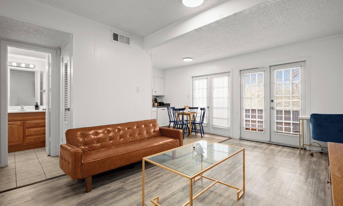 West Campus Apartment | Beautiful 1-bedroom apartment with AC in cool Austin