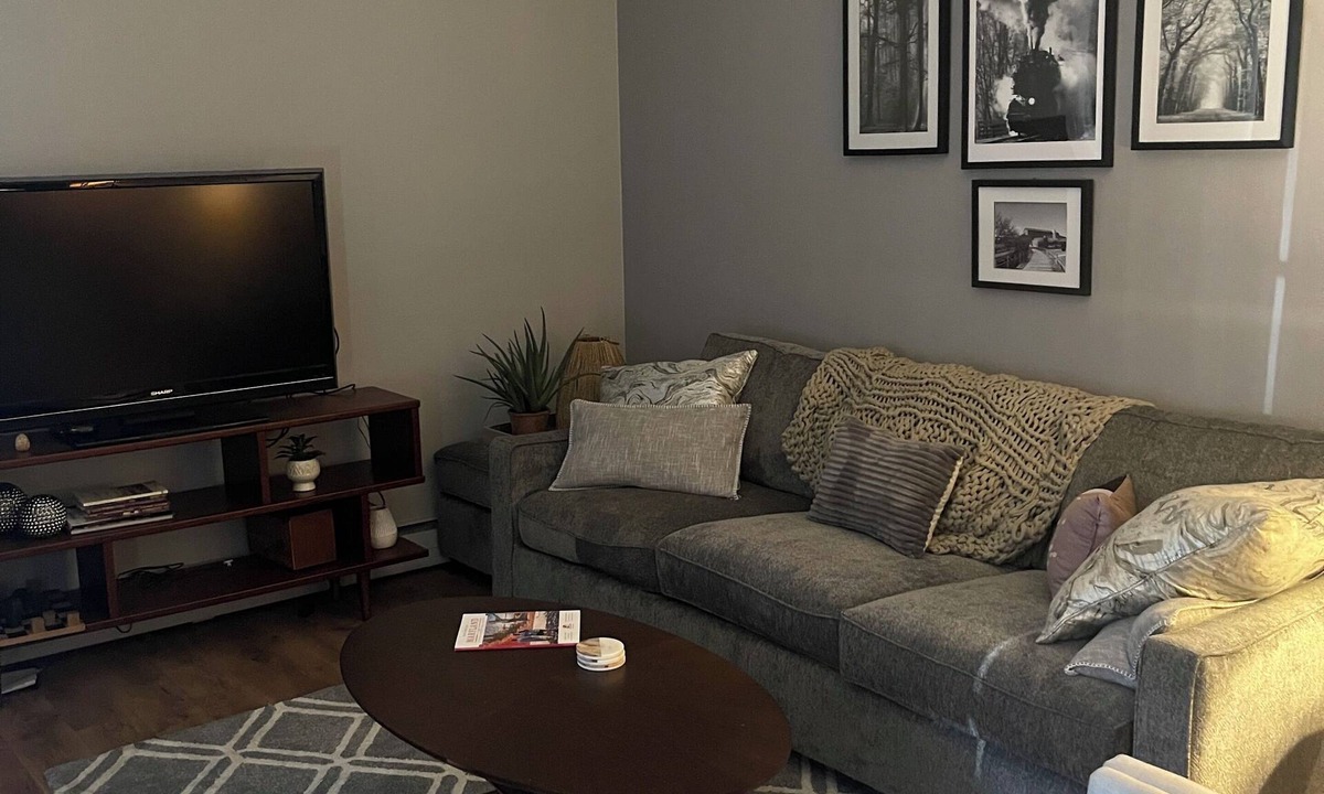 Cumberland Apartment | Beautiful 1-bedroom home in charming Cumberland. Convenient downtown location.
