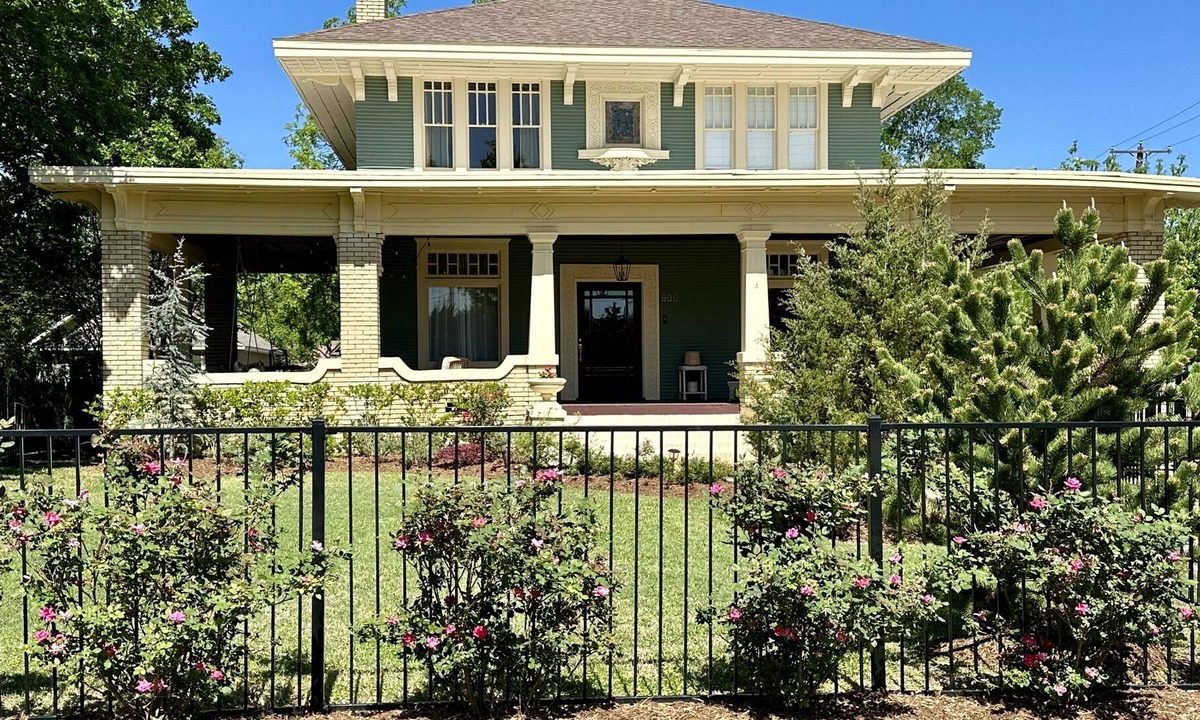 Forney House | Beautiful 1911 Craftsman in downtown Forney, Texas