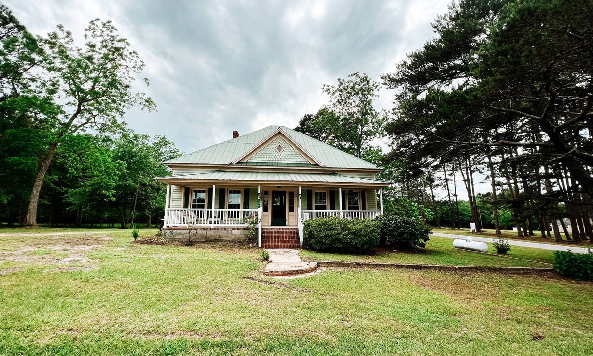 Tarrytown House | Beautiful 1951 home.