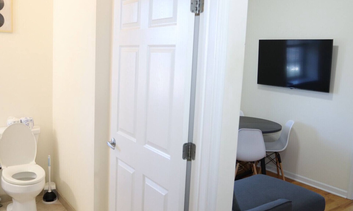 Belleville Apartment | Beautiful 1Bed 1 Bath w/Parking