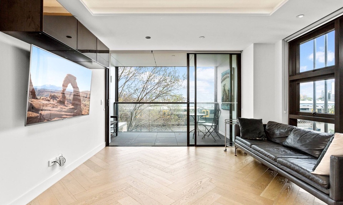 Milsons Point Apartment | Beautiful 2-Bed Unit In Incredible Location