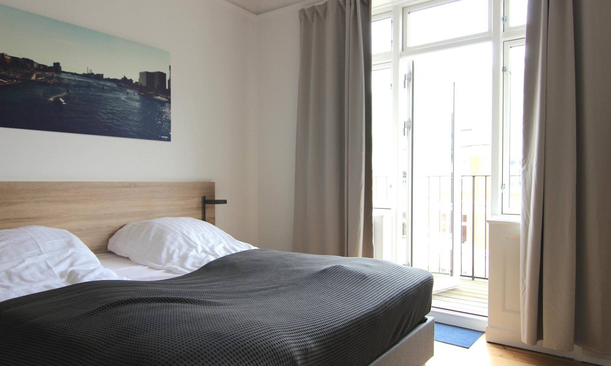 Frederiksberg C Apartment | Beautiful 2-bed in Frederiksberg C W Balcony