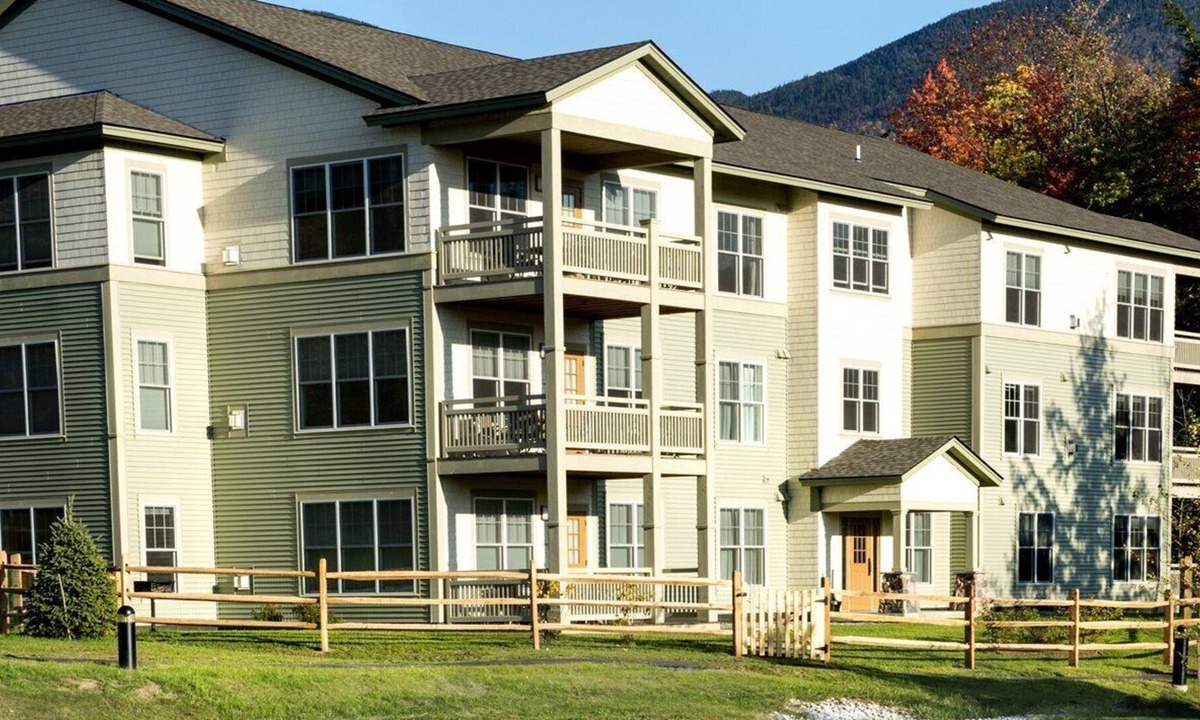 Jeffersonville Apartment | Beautiful 2 bedroom unit at resort, sleeps 10