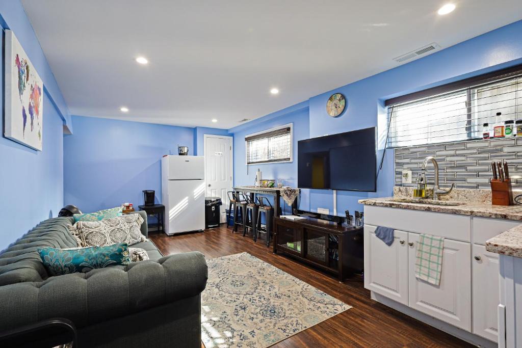 Alexandria West House | Beautiful 2 bedroom 1 bath Unit